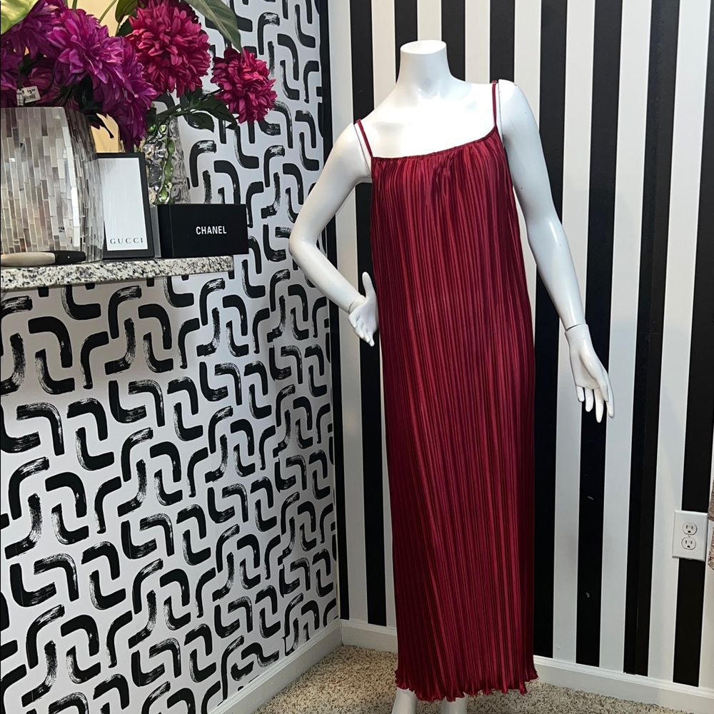 Elegant Red Pleated Maxi Dress